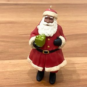 2010 HALLMARK Keepsake One Last Gift AA Santa Christmas Tree Ornament
